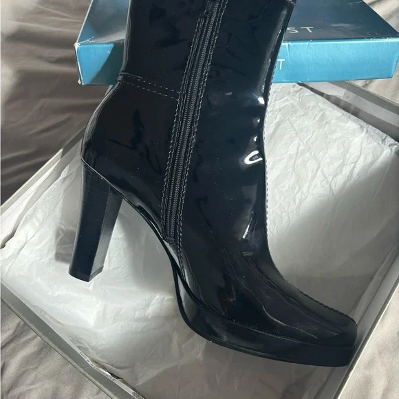 Nine West patent leather boots, 3” heel and inside zipper. NEVER WORN WITH BOX - Picture 5 of 8